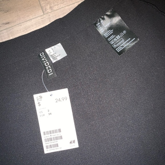 H&M Skirt - Picture 6 of 6
